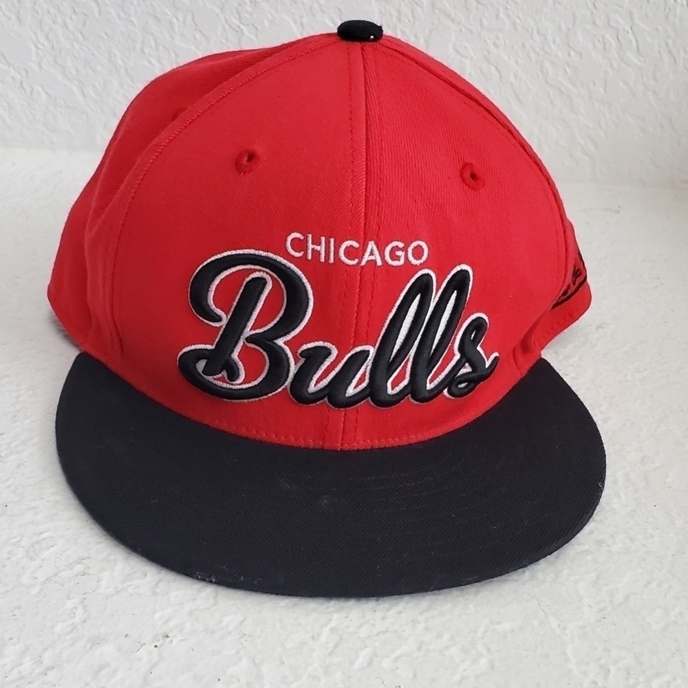 Chicago Bulls Red and Black Snapback Hat - Picture 10 of 10